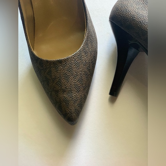 NWT MK Michael Kors flex mid pump size 8.5 brown MK design - Picture 2 of 12